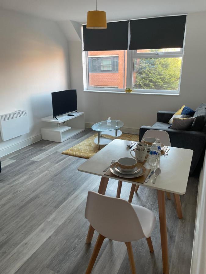 #0202 One Bedroom Serviced Apartment-Free Parking Derby Exteriör bild